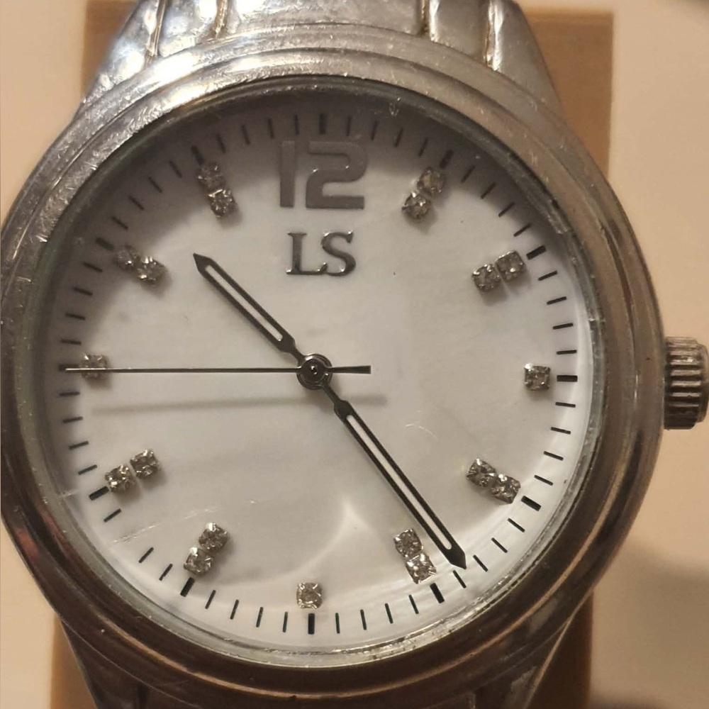 🦋10/$20🦋 LS Silver/MOP Rhinestone Stainless Steel Women's Watch